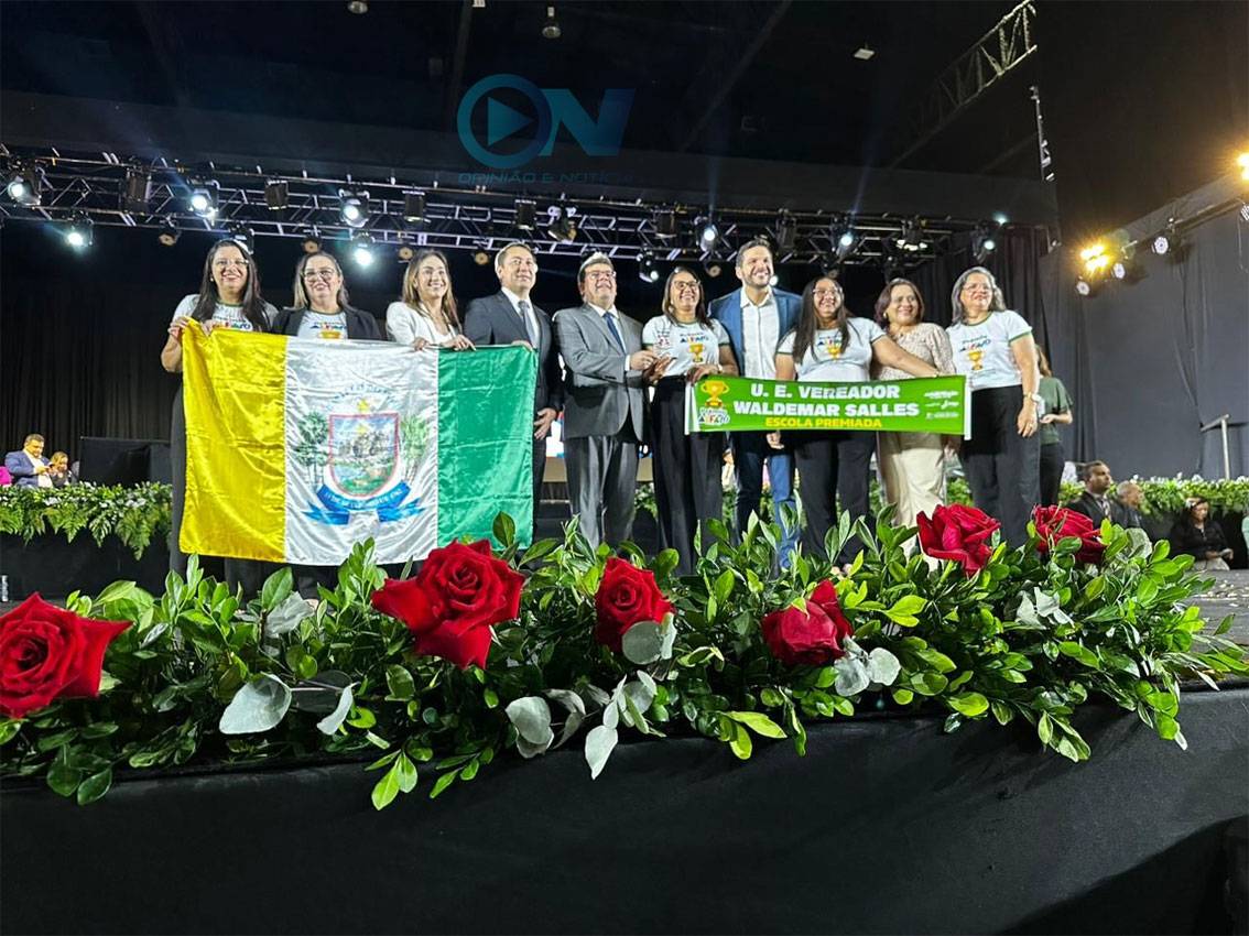 U.E. Vereador Waldemar Salles recebe o Prêmio Alfa-10 de educação